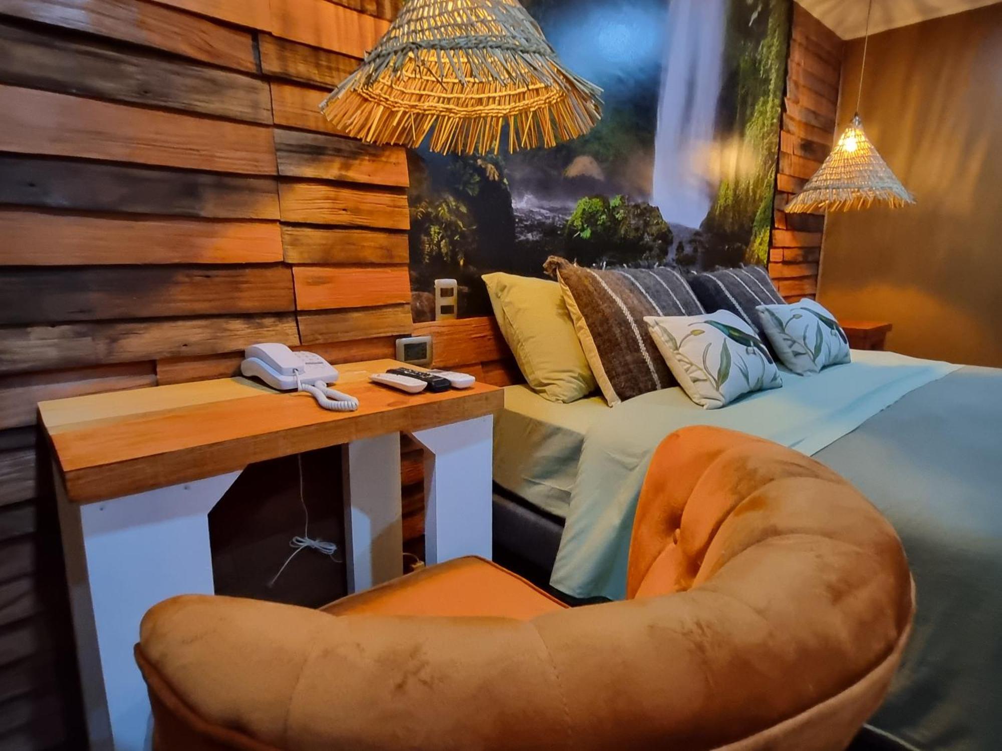 Hotel Boutique Tierra De Islas Chiloe Кастро Экстерьер фото
